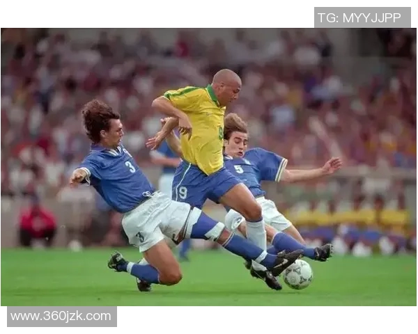 足球场上遭遇暴力冲突的球星事件及其背后故事解析