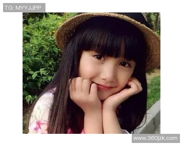 足球巨星女儿近照曝光，清新可爱模样引发网友热议，似父亲又有独特魅力