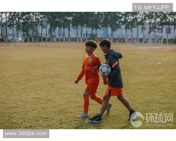 足球球星日常作息揭秘:从晨跑到训练场的高效生活方式 足球球星日常作息揭秘:从晨跑到训练场的高效生活方式