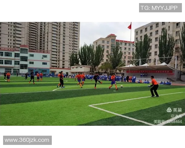 自画风格的足球球星卡通形象展现动感与激情的完美融合